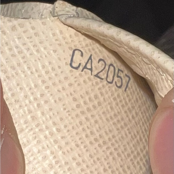 Louis Vuitton Men’s Wallet - Picture 6 of 7